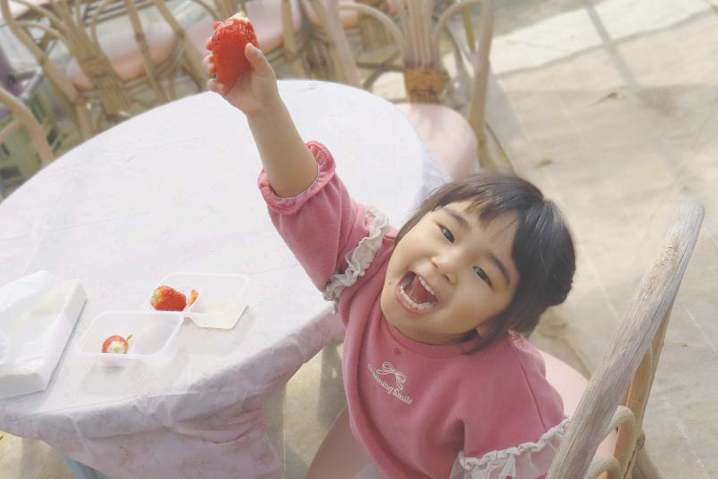 苺狩りはほっぺたが緩みますね