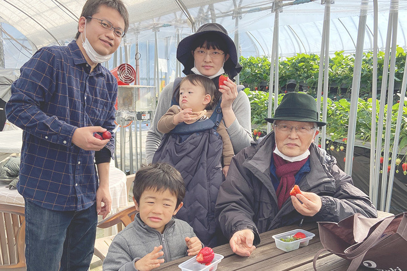 あきらいちご園苺狩り4月